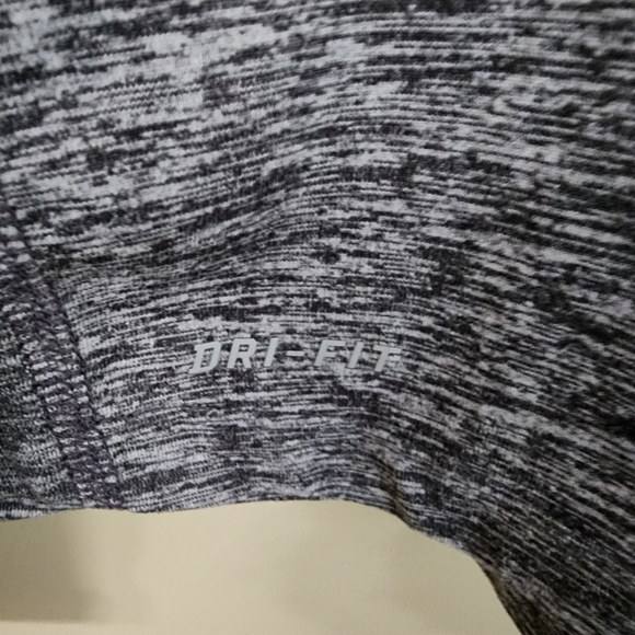 Nike size M Dri fit gray 1/4 zip running top jacket lightweight.  Thumb holes - Picture 12 of 13